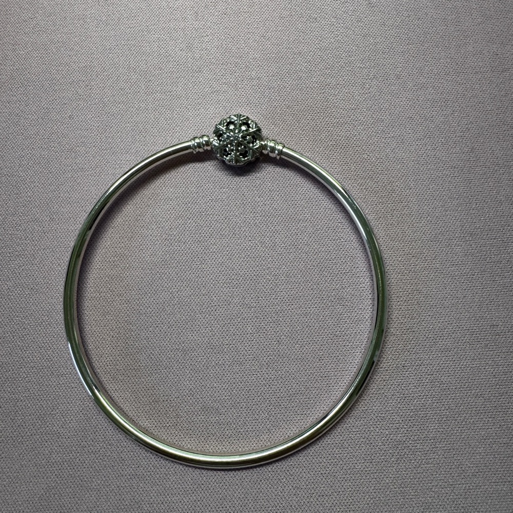 Pandora moments sparkling snowflake clasp bangle Silver Bracelet